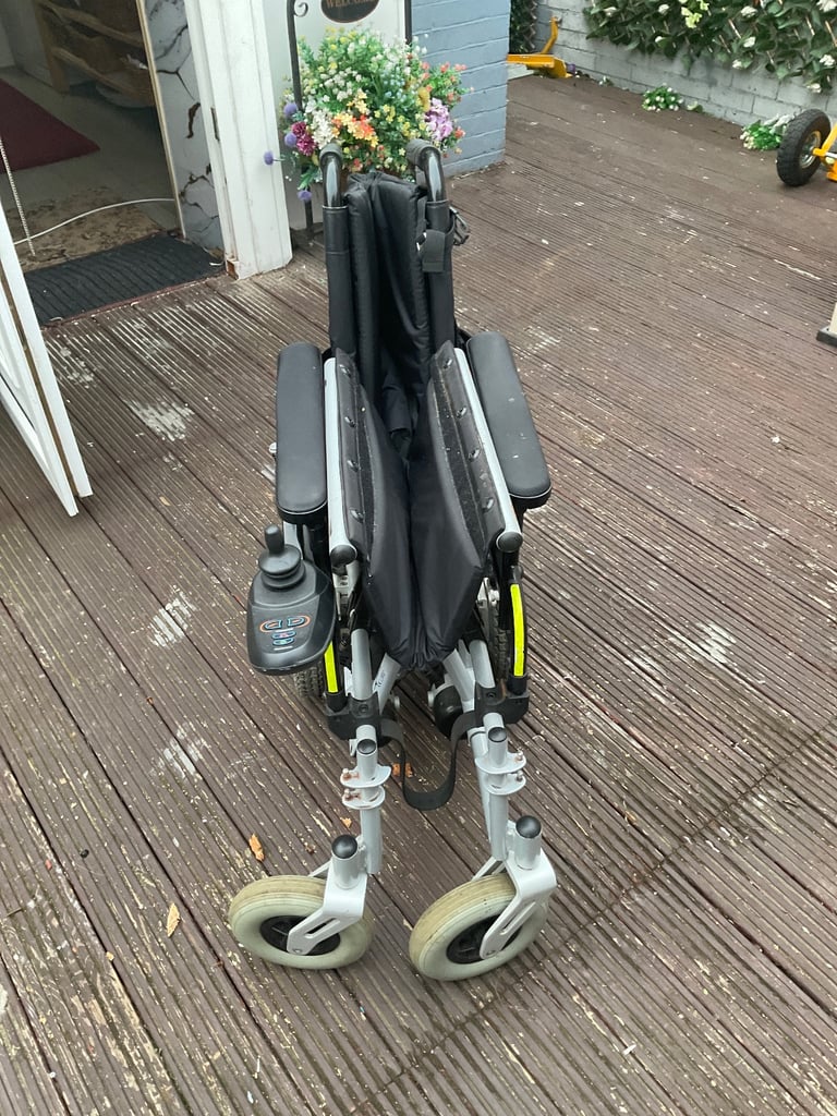 ELECTRIC WHEELCHAIR IN VERY GOOD CONDITION 