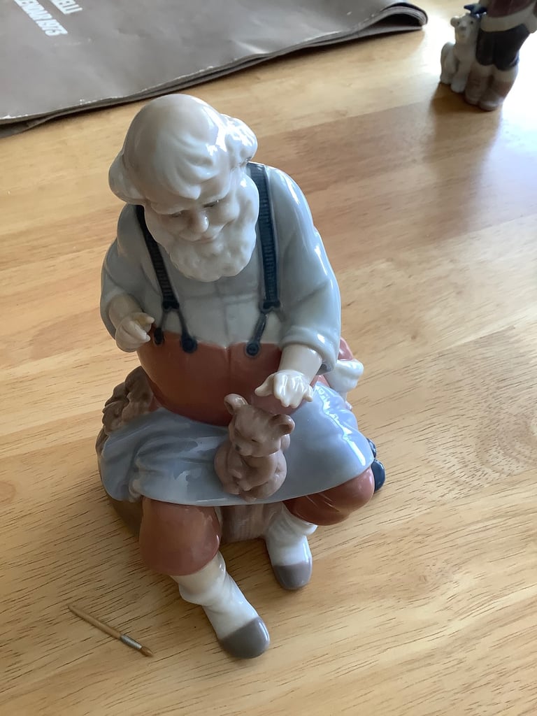Lladro Santa’s magic touch