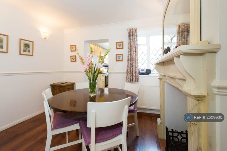 3 bedroom house in Reading Road, Henley-On-Thames, RG9 (3 bed) (#2609930)