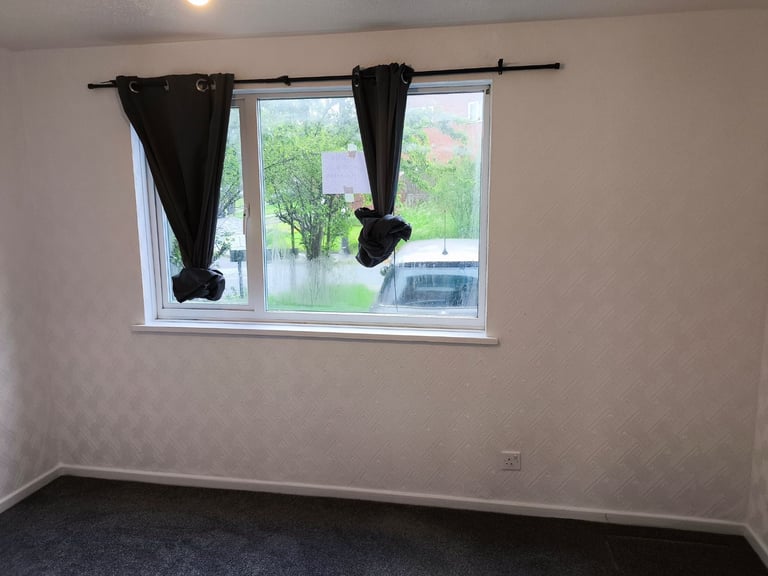 Newly Decorated One-Bedroom Maisonette To Let – 53 Stone Hill Drive, Blackburn, BB1 5TR 