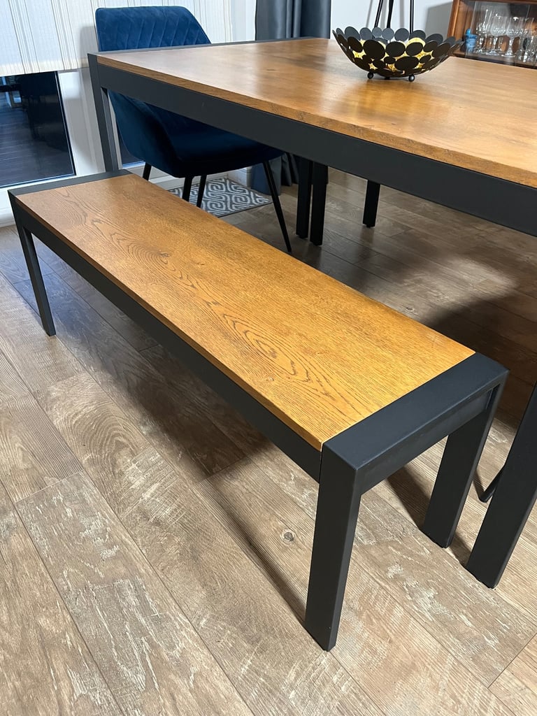 Stunning fully refurbished 6 person solid oak dining table set in urban/ industrial style