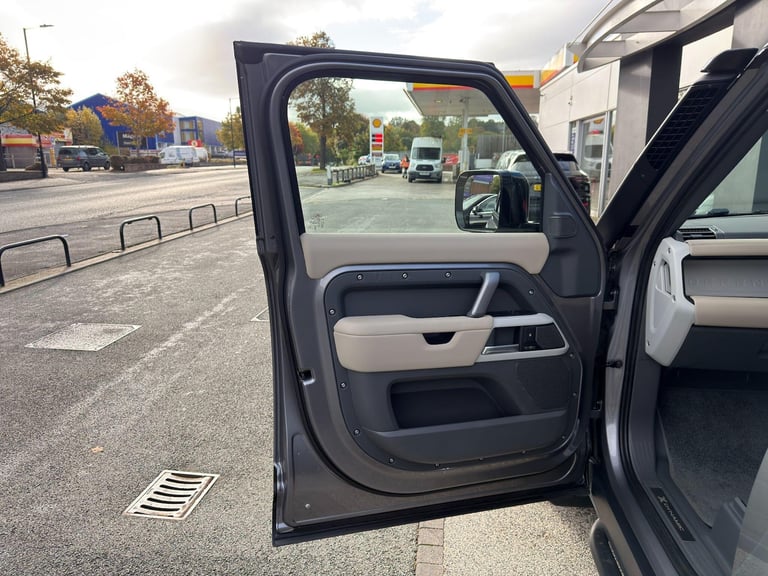 2024 Land Rover Defender 110 2.0 P400e 15.4kWh X-Dynamic HSE SUV 5dr Petrol Plug-in Hybrid Auto 4...