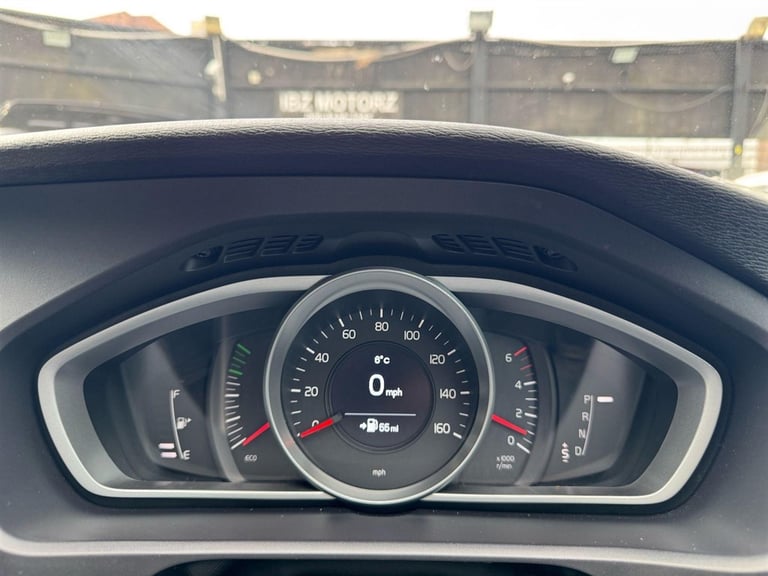 2018 Volvo V40 2.0 D2 Momentum Nav Plus Auto Euro 6 (s/s) 5dr Hatchback Diesel Automatic