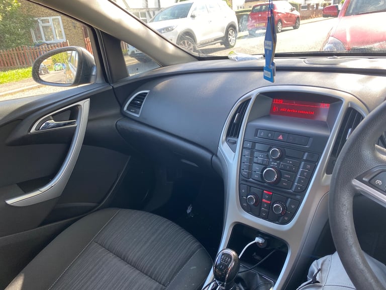 Vauxhall, ASTRA, Hatchback, 2010, Manual, 1598 (cc), 5 doors