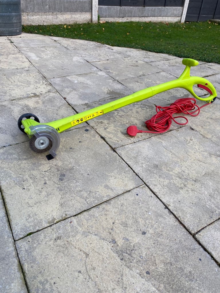 Electric weed sweeper tool