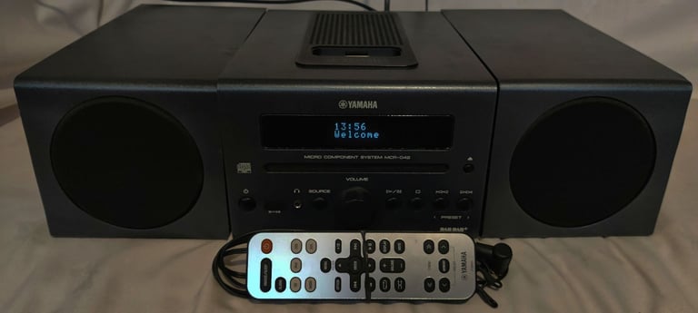YAMAHA MCR-042 Component System iPod/iPhone dock/CD/MP3/USB/FM/DAB/RADIO/AUX  Dark grey colour