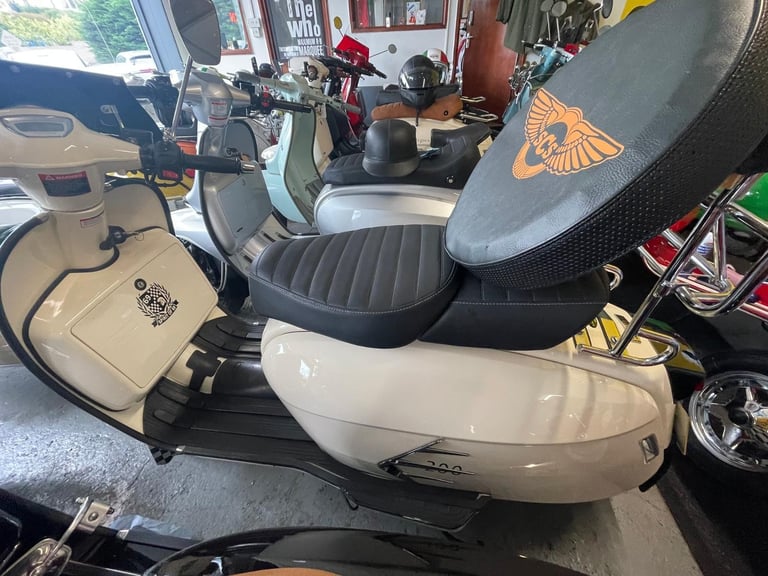 Royal Alloy GP 200 LC scooter