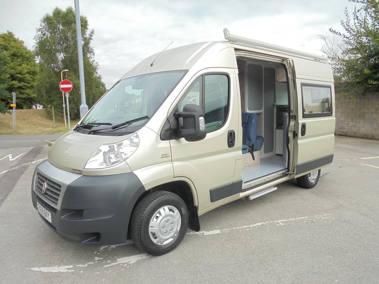 2010 59 MURVI PICCOLO 2.3 2 BERTH 4 TRAVEL SEATS IN GOLD MET # VERY RARE MODEL #