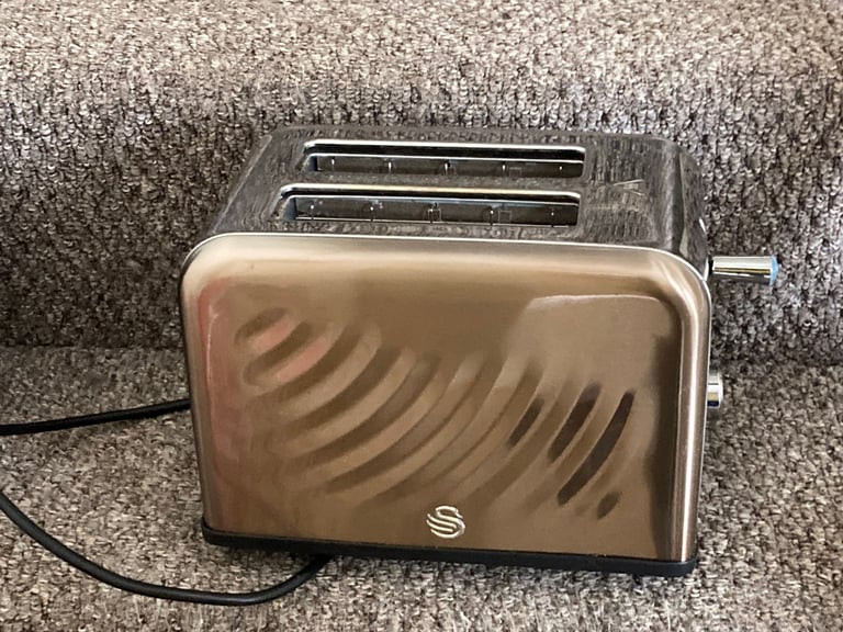 Swan brushed copper colour two slice toaster