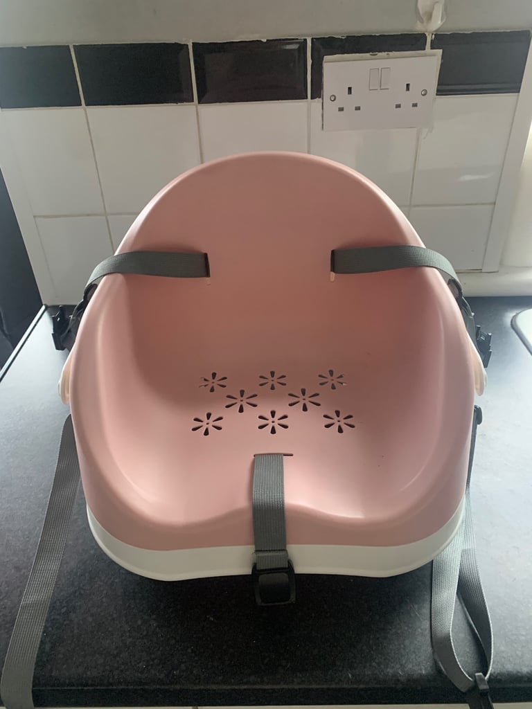 Portable table booster seat 