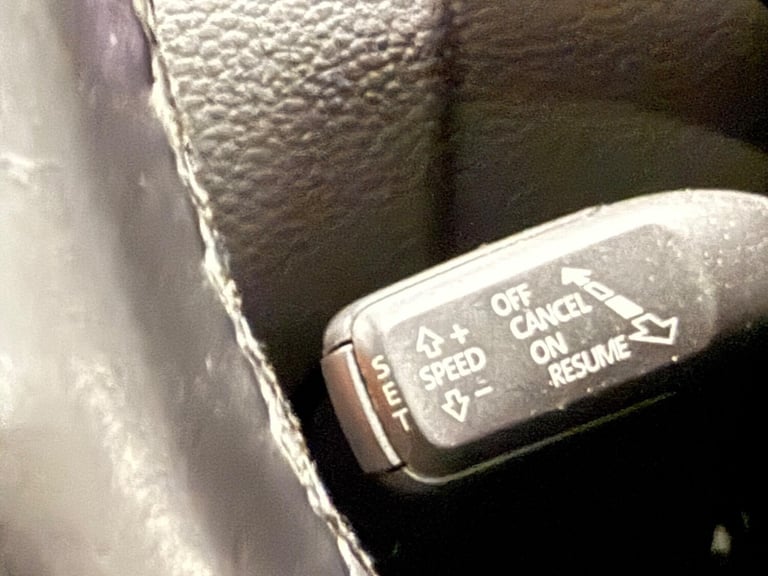 2014 Volkswagen Touareg 3.0 TDI V6 BlueMotion Tech R-Line Tiptronic 4WD Euro 6 (s/s) 5dr ESTATE D...