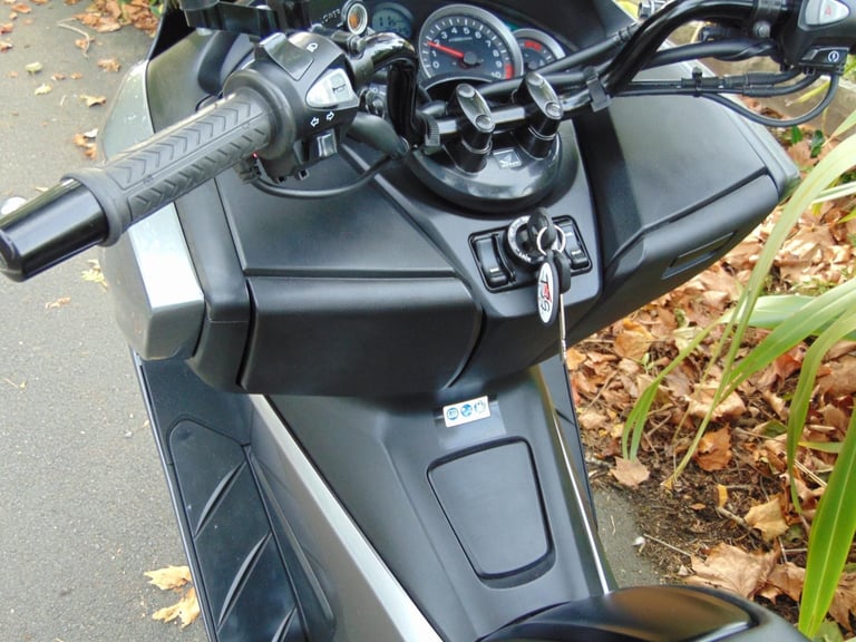 Honda NSS 300 A-D 2016 Forza 300cc Automatic Scooter low miles serviced new MOT 