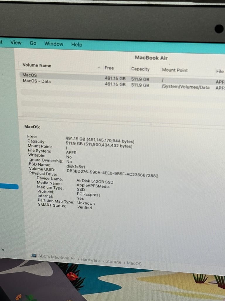 MacBook Air 2017 massive 512GB SSD 8GB ram working absolutely fine good battery with protective case