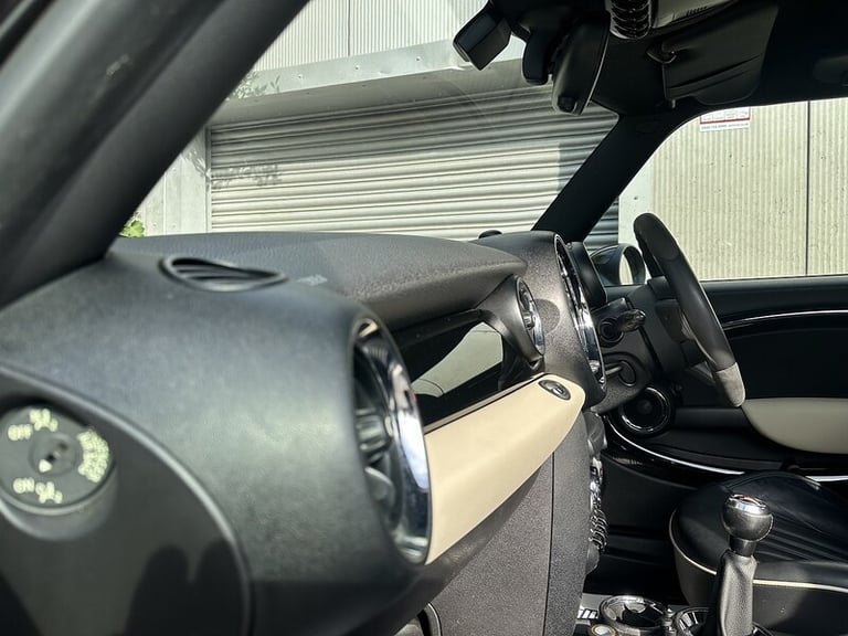 2011 MINI Hatch John Cooper Works Hatchback Petrol Manual