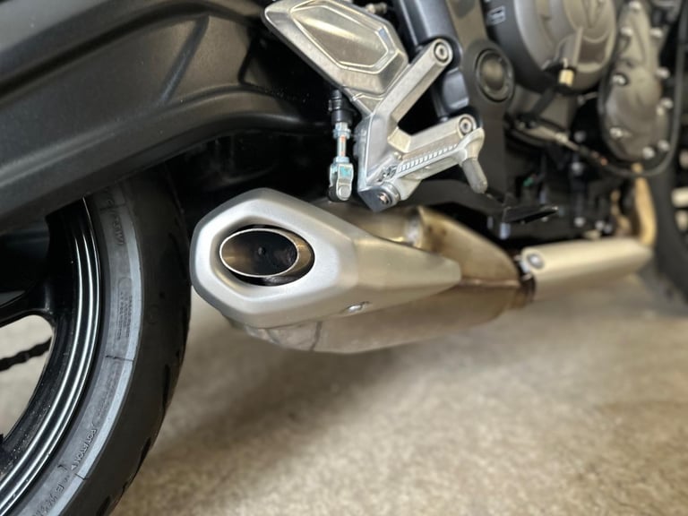 STUNNING ONE OWNER 2022/72 TRIUMPH TRIDENT 660 MOTORCYCLE 