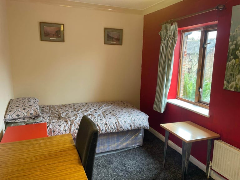 Two Newly Refurbished Rooms in Clean, Quiet Home – Ideal for Students or Professionals
