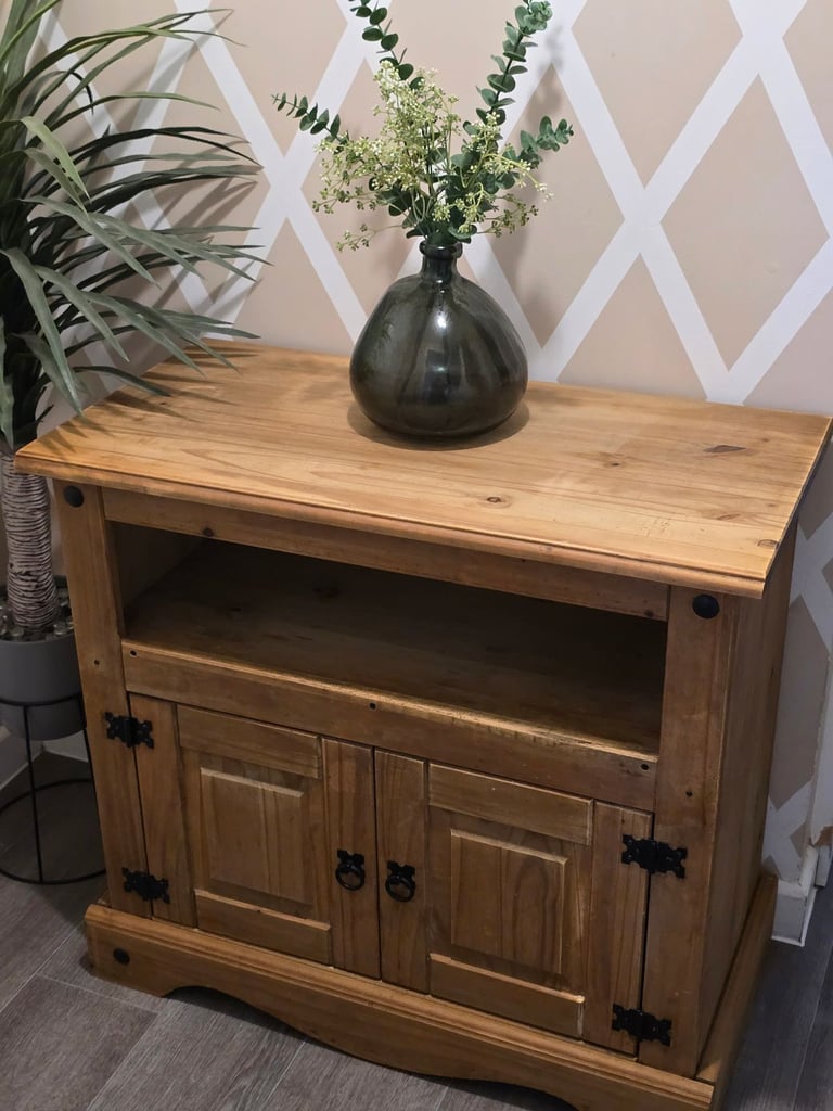 Mexican pine unit/sideboard/tv unit 