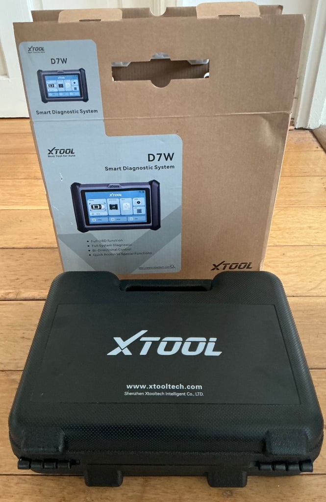 XTOOL D7W Wireless OBD2 Scanner