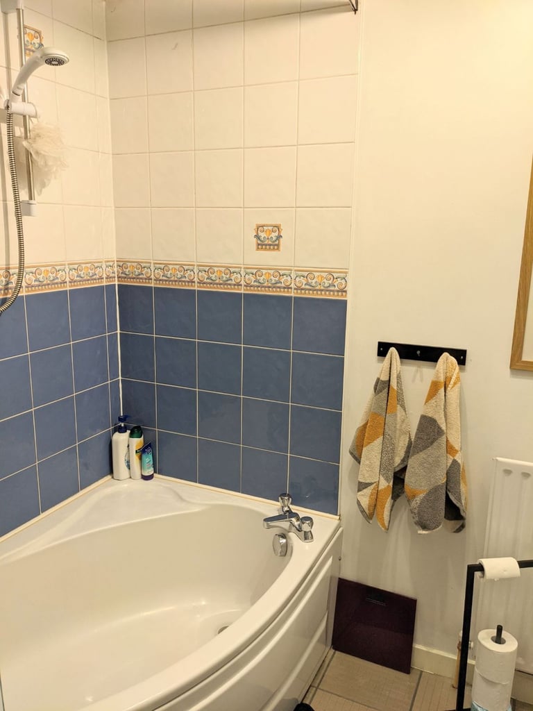 2 bed flat on Apsley Street, Partick