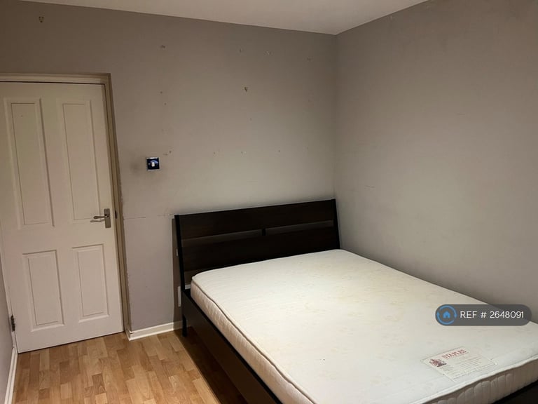 2 bedroom flat in Hartswood House, London, SW2 (2 bed) (#2648091)