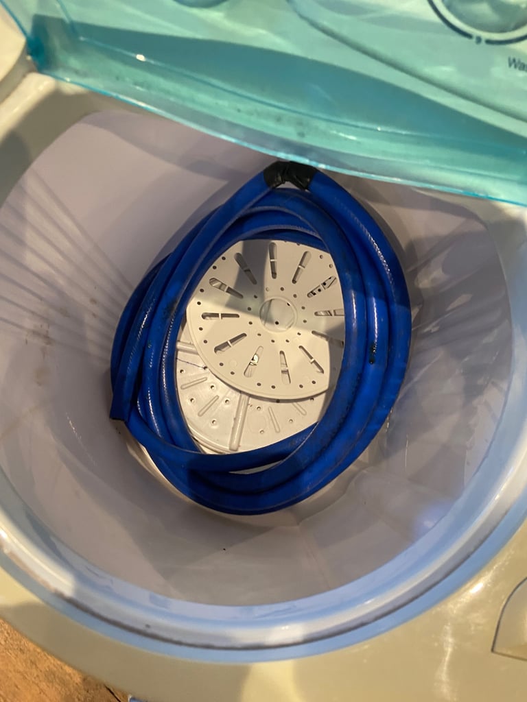 Portable washing machine with spinner 