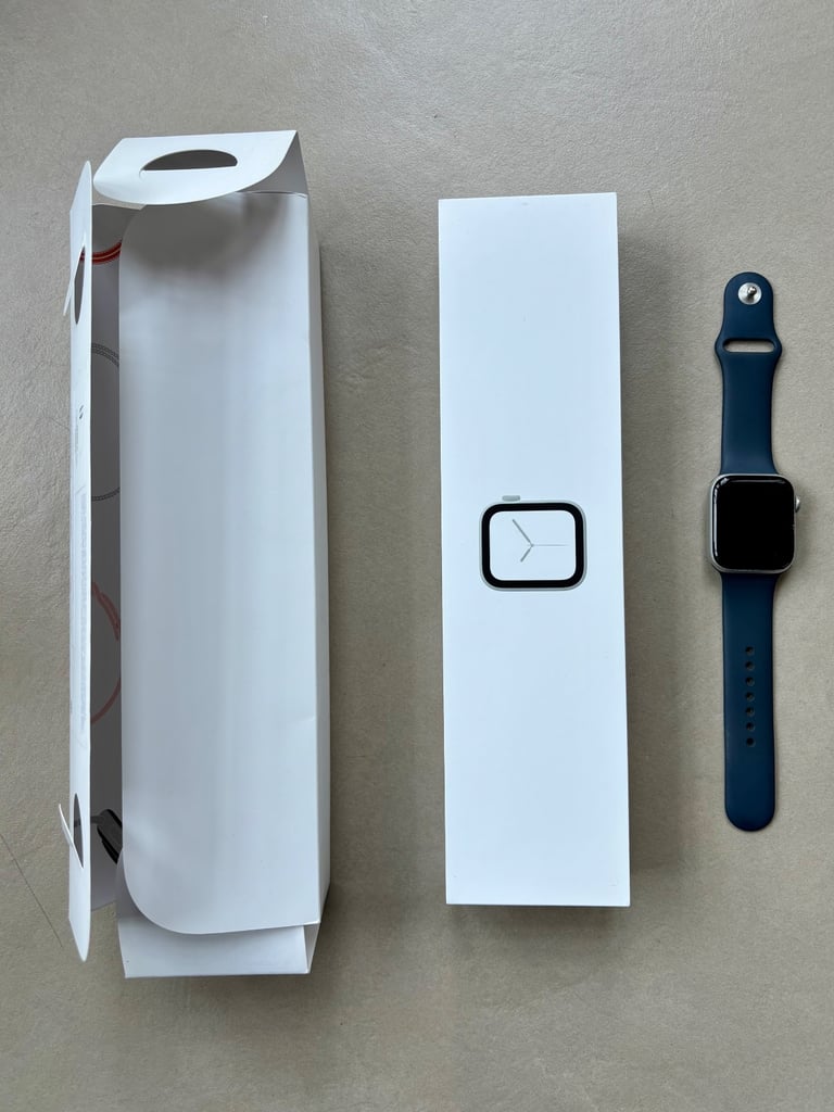Apple Watch Series 4 Model A1978 ~ NEW BATTERY 100% health !!