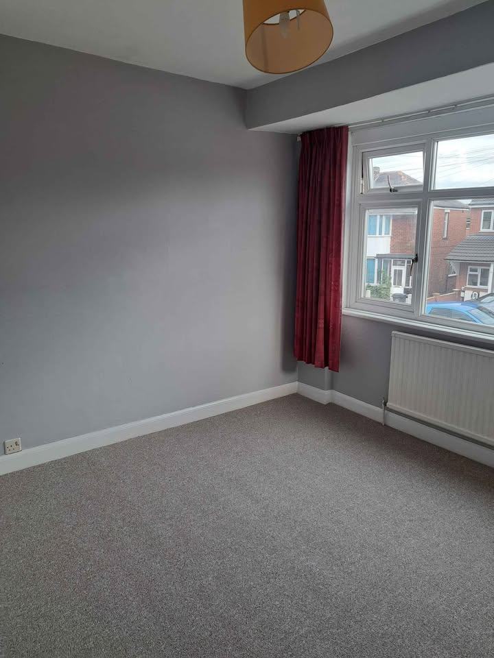 3 beds 1 bathroom – House