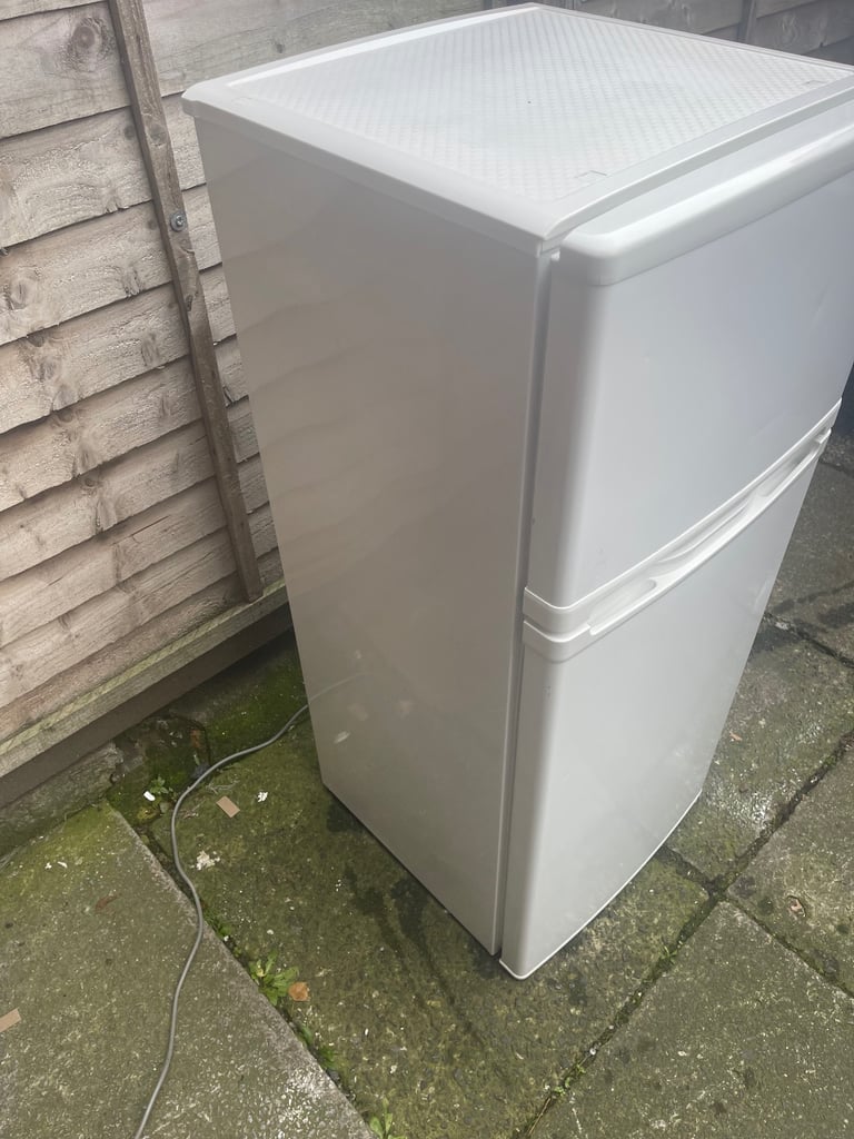 ESSENTIAL FRIDGE FREEZER FREE DELIVERY 🚚 