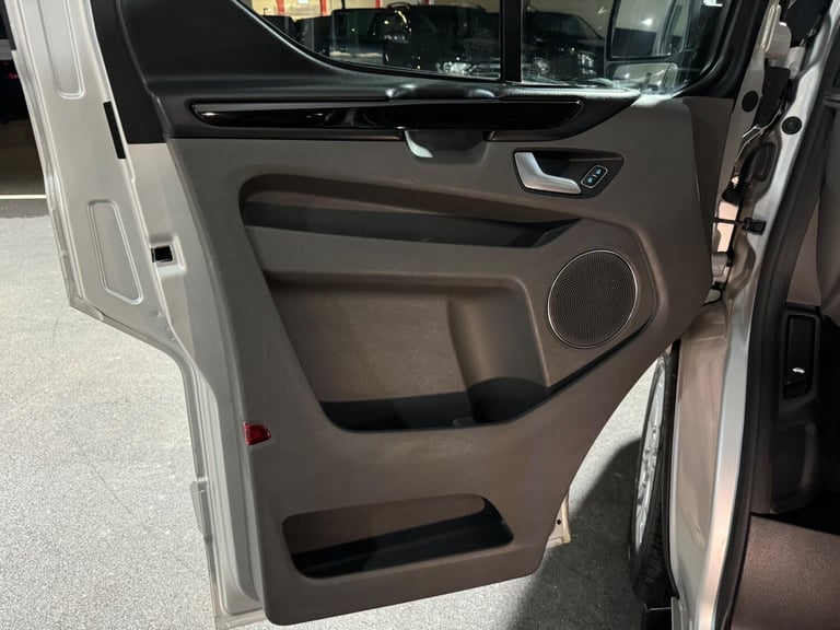 2022 Ford Tourneo Custom 2.0 EcoBlue 130ps L/R 8 Seater Titanium Auto MPV DIESEL Automatic