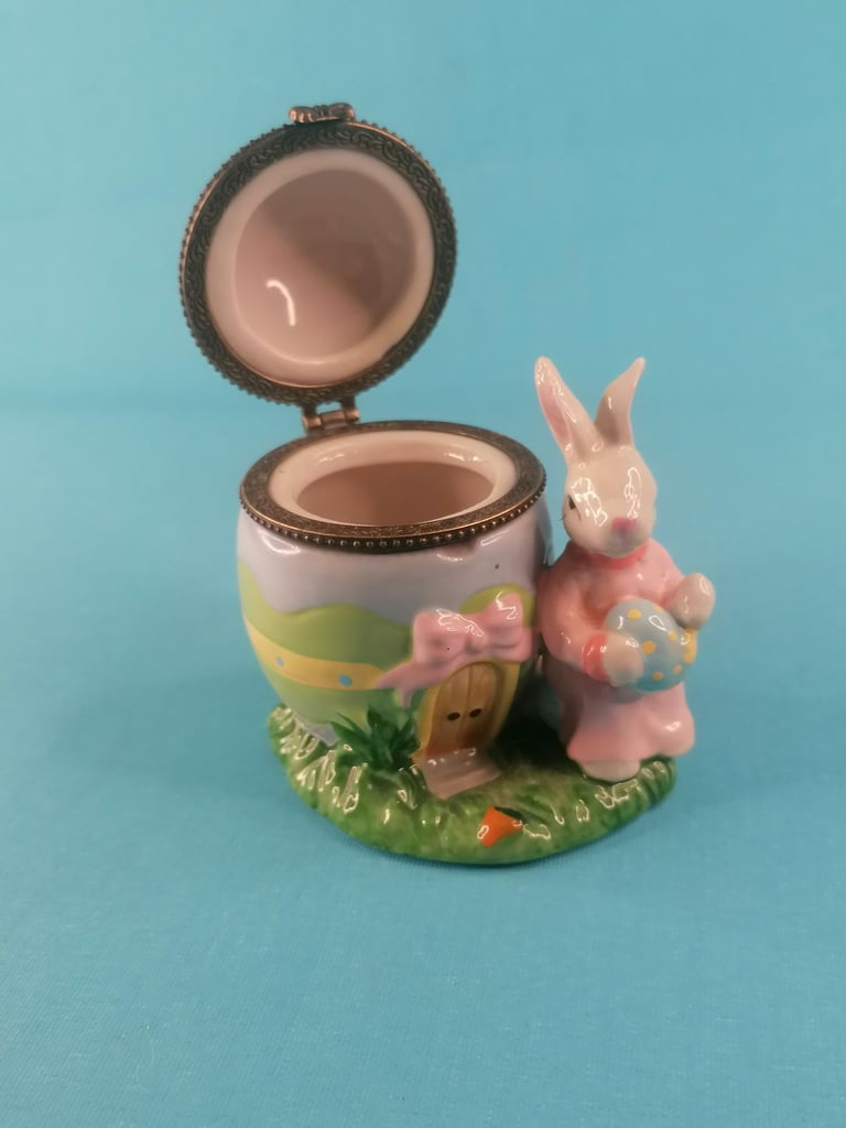 Vintage  Rabbit Trinket box 3-inch height. 
