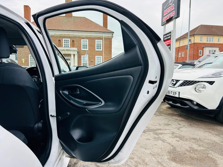 2022 Toyota Yaris 1.5 VVT-h Icon E-CVT Euro 6 (s/s) 5dr HATCHBACK Petrol/Electric Hybrid Automatic