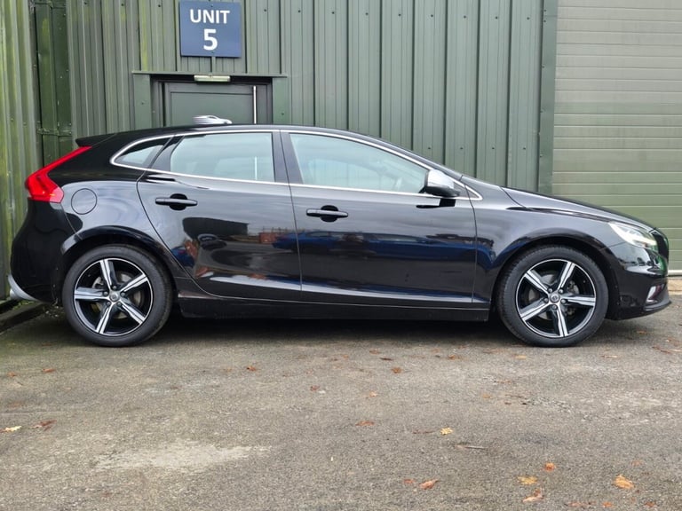 2017 Volvo V40 2.0 D2 R-Design Nav Plus Hatchback 5dr Diesel Manual Euro 6 (s/s) (120 ps) Hatchba...