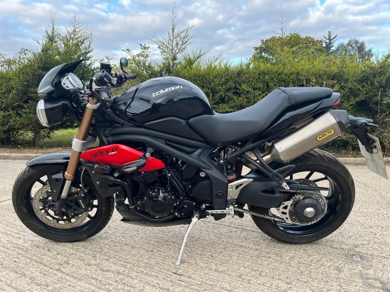2013 13 TRIUMPH SPEED TRIPLE 1050 R BLACK NEW MOT HISTORY 12k MILES NAKED