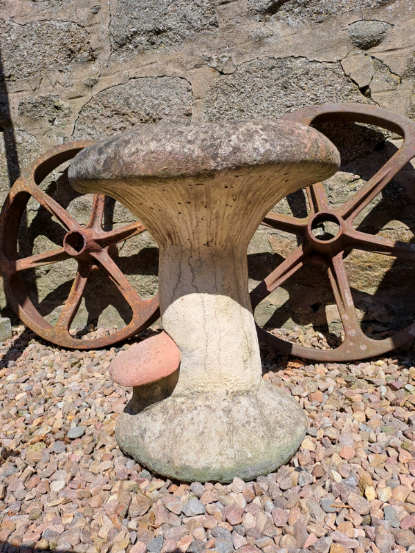 Toadstool Garden Ornament Décor Staddle Straddle Stone