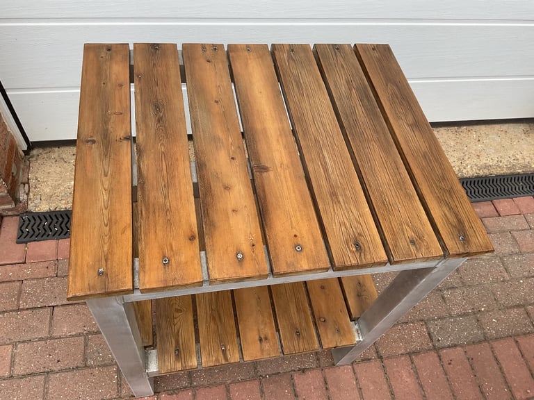 Kitchen table/ island 