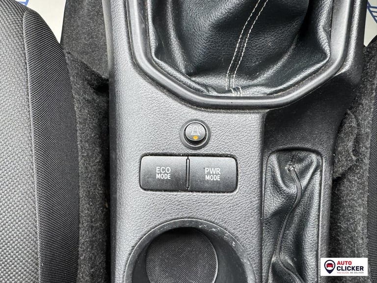 2020 Toyota Hilux 2.4 D-4D Active Pickup Extended Cab 4dr Diesel Manual 4WD Euro 6 (3.5t) (15 Pic...