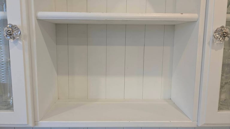 White Wooden Drinks Cabinet/Display Unit with lights