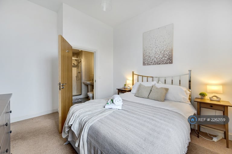 2 bedroom flat in Didsbury Gate, Manchester, M20 (2 bed) (#2262159)