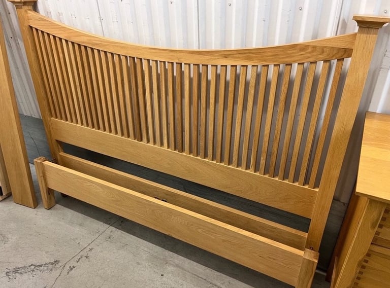 Solid Oak Willis & Gambier double bed frame & bedside tables set 
