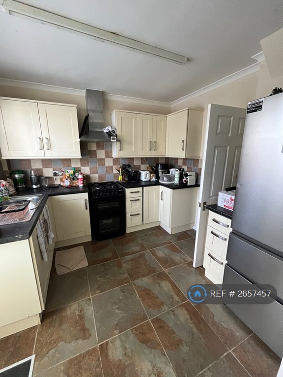 1 bedroom in Kinsale Walk, Nottingham, NG11 (#2657457)