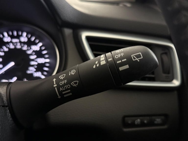 2018 Nissan Qashqai 1.6 DIG-T N-Connecta Euro 6 (s/s) 5dr HATCHBACK Petrol Manual