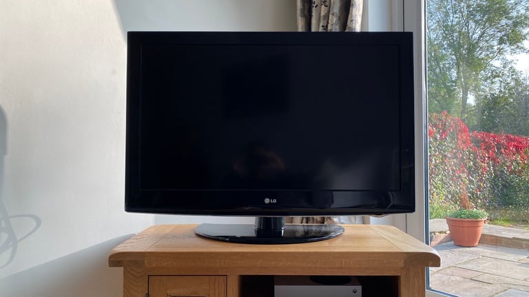 image for LG 37LH3000 37" 1080p Full HD LCD Television - Excellent Condition with Remote