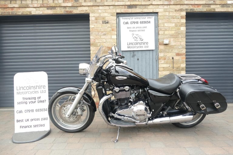 10 Triumph Thunderbird 1700