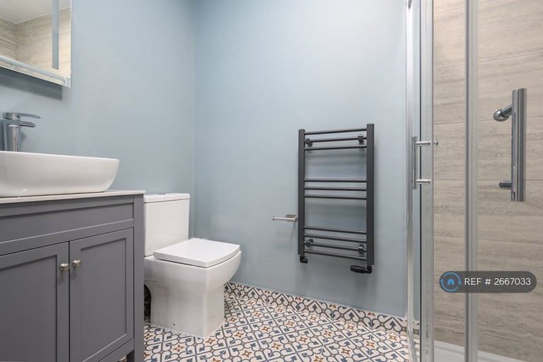 3 bedroom flat in High Street, Rochester, ME1 (3 bed) (#2667033)