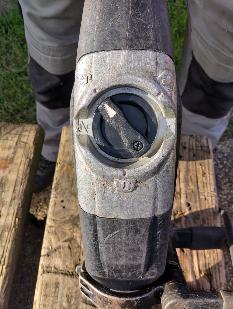 Makita HR4013C SDS Max Rotary Hammer AVT 110v breaker chisel