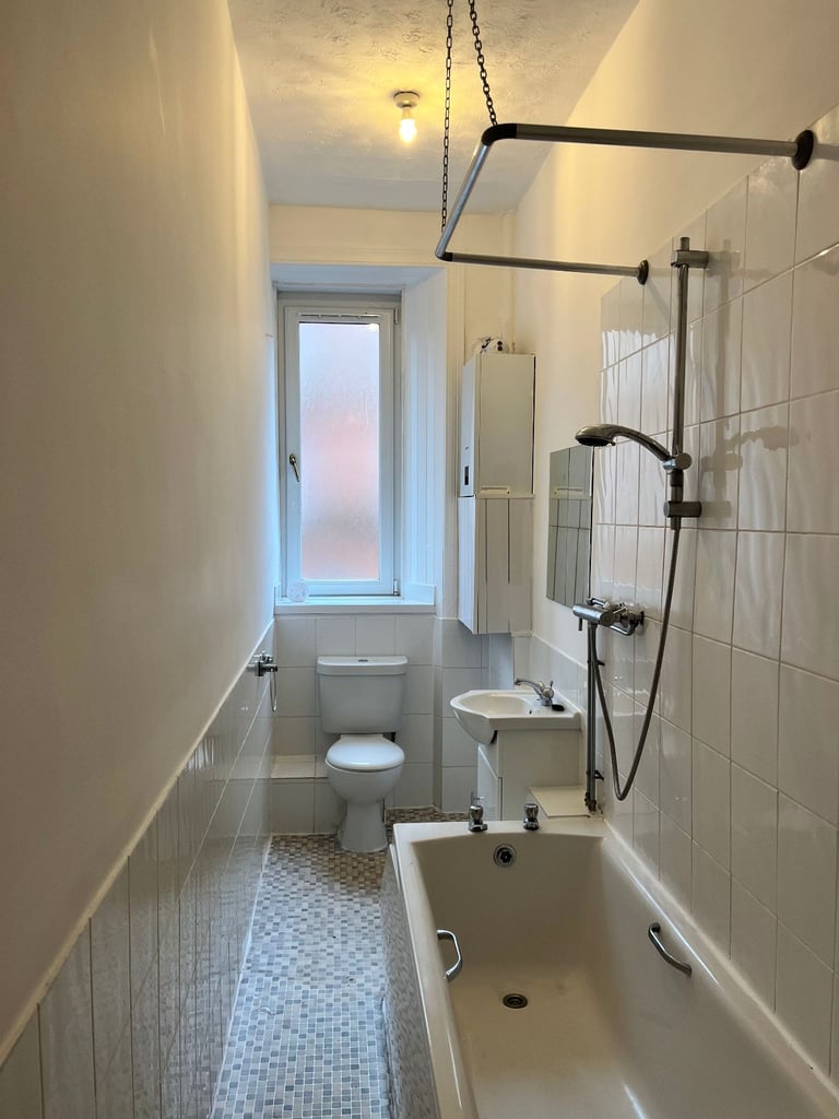 Attractive One Bed 1st Floor Unfurnished Flat in Partick, ideal for West End