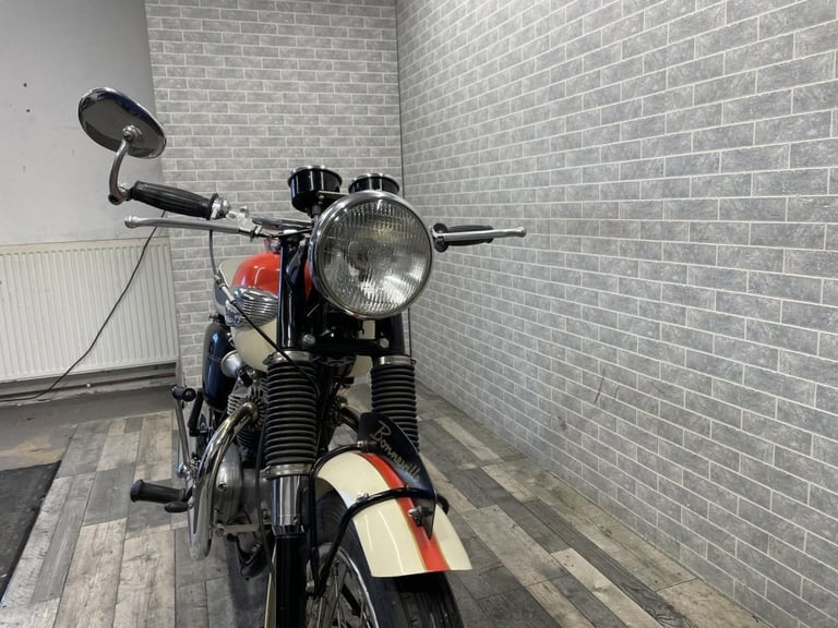 1966 TRIUMPH T120 BONNEVILLE GRENADIER RED  + ALASKAN WHITE