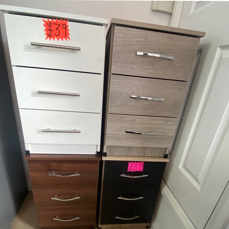 WARDROBE,CHEST OF DRAWERS,BEDSIDE CABINET. 