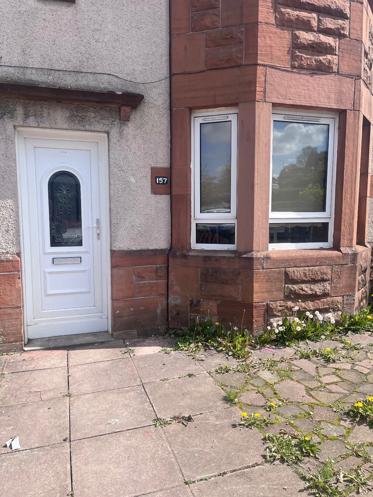 2 bedroom main door flat in Paisley 