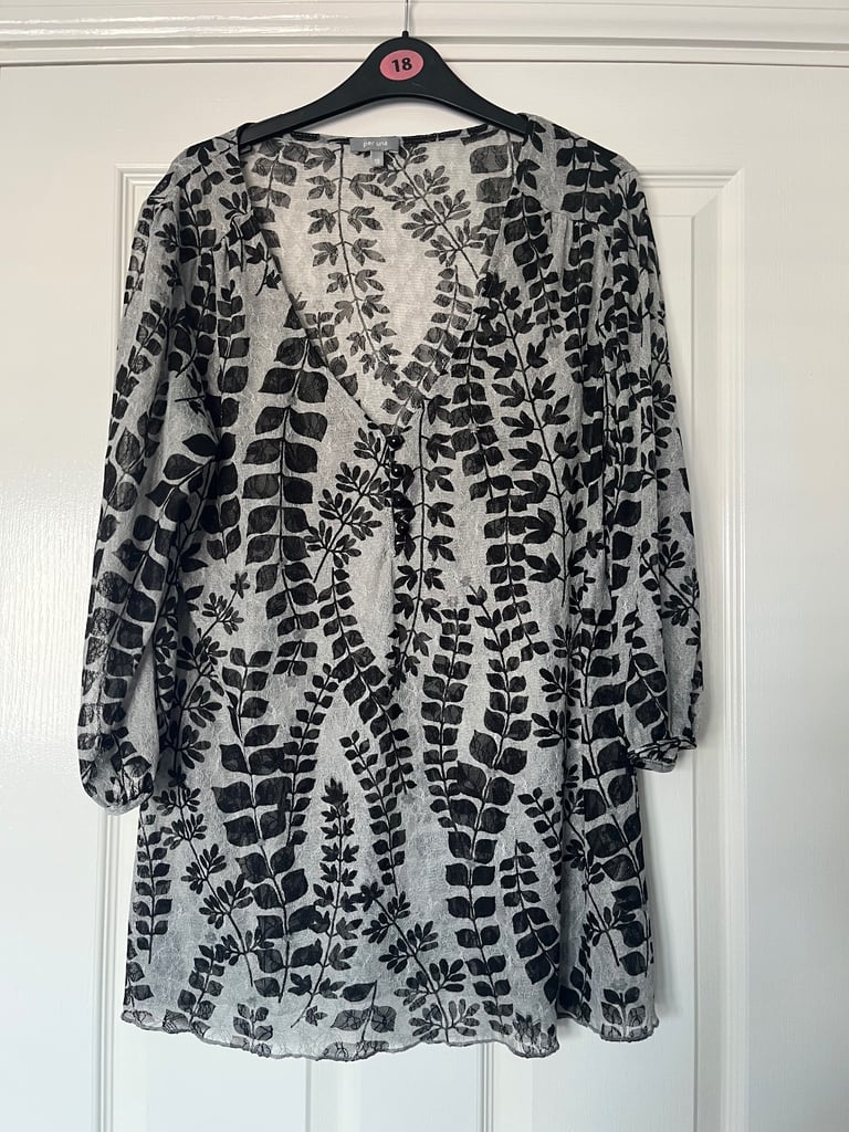 image for Black/grey long sleeved nlouse